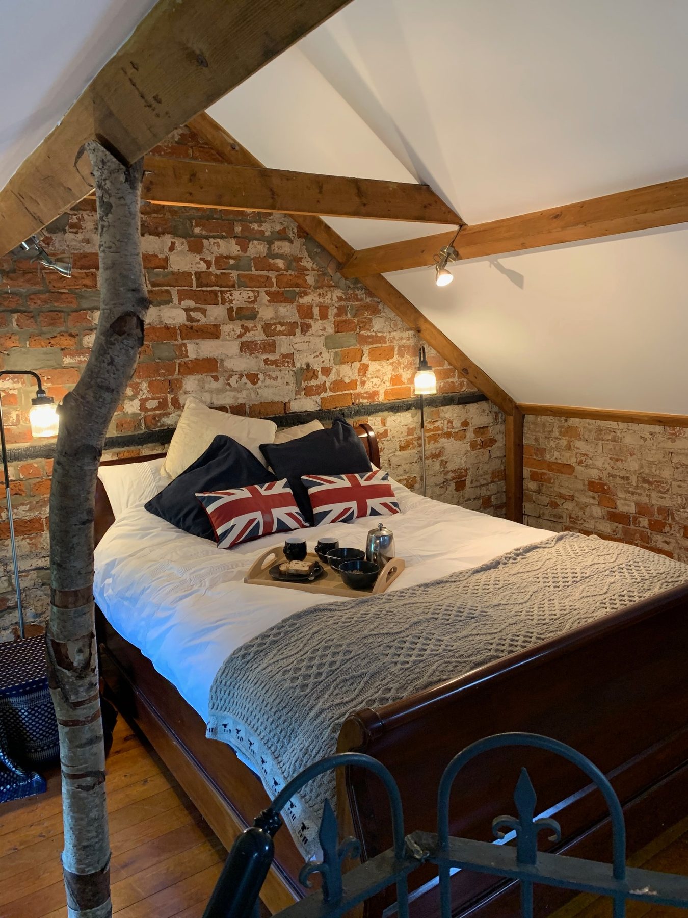 King size mezzanine bedroom